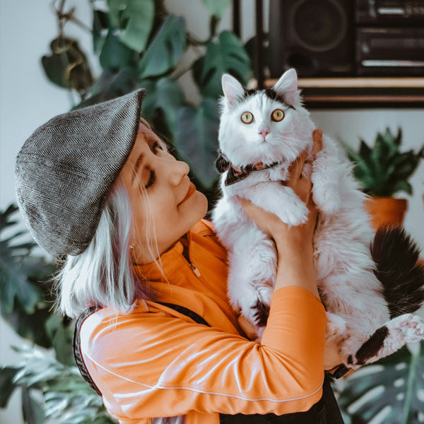 Sarah & her cat, Mittens.